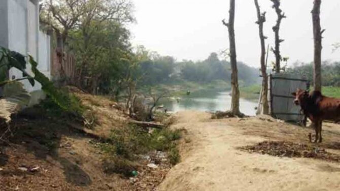 মাথাভাঙ্গার পেটে জমি, বিলীনের পথে প্রায় ৩০টি বসতবাড়ি