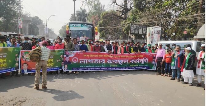 ৭ দফা দাবিতে শাহবাগে মুক্তিযোদ্ধা সন্তান সংসদের অবস্থান কর্মসূচি