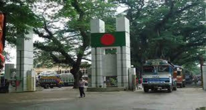 বেনাপোল বন্দর দিয়ে দ্বিতীয় দিনের মত আমদানি রফতানি বানিজ্য বন্ধ রয়েছে