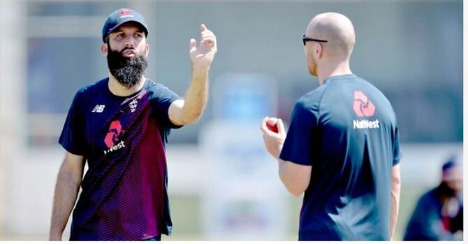 মঈনকে ‘নিজের মতো বোলিং’ করতে দেননি রোহিত-পুজারা