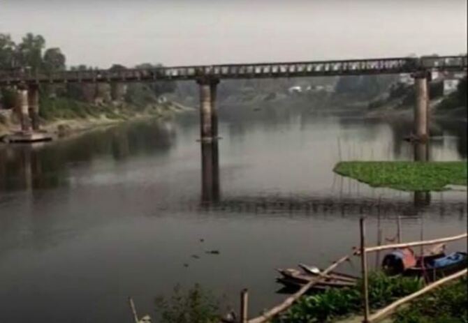 তুরাগ নদী এখন মাছ শূন্য, ছড়াচ্ছে দুর্গন্ধ