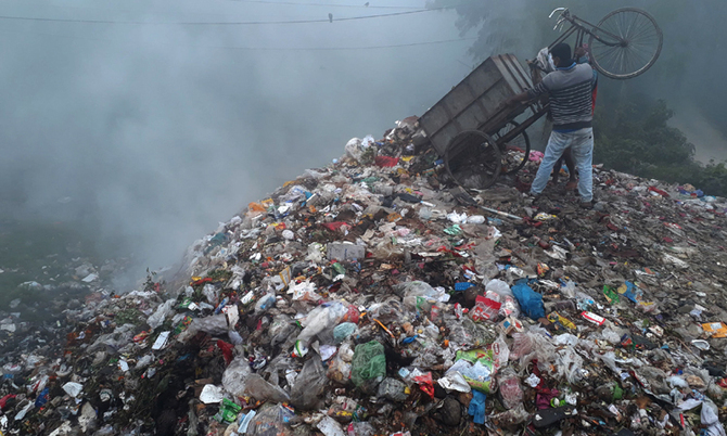 পৌরসভার ময়লা-আবর্জনায় ভরাট হচ্ছে বারই খাল