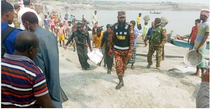 সাতক্ষীরায় ট্রলারডুবিতে নিখোঁজ তিন শ্রমিকের একজনের মরদেহ উদ্ধার