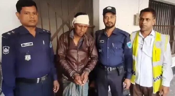 জমি লিখে না দেওয়ায় মাকে কুপিয়ে হত্যা