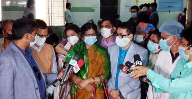 টিকা নিলেন আ.লীগের একঝাঁক কেন্দ্রীয় নেতা