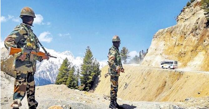 লাদাখ সীমান্ত থেকে সেনা সরাচ্ছে ভারত-চীন