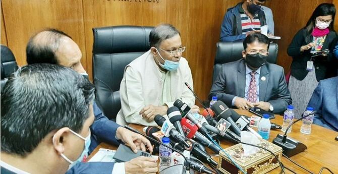 সমালোচনাকারীদের দিকে তাকিয়ে ভ্যাকসিন ভেঙচি কেটেছে : তথ্যমন্ত্রী