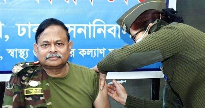 টিকা নিলেন সেনাপ্রধান