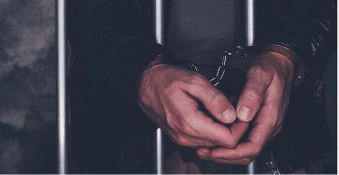 স্ত্রীকে গলা কেটে হত্যা, স্বামী আটক