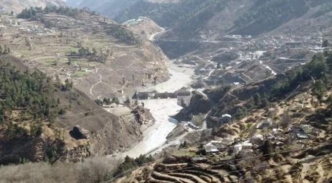 ভারতে তুষারধসে শতাধিক শ্রমিকের মৃত্যুর আশঙ্কা