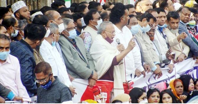 ভারত থেকে আসা করোনার টিকা ত্রুটিপূর্ণ দাবি রিজভীর