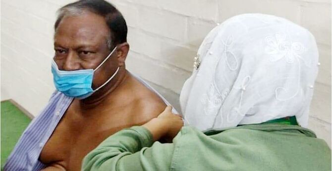 টিকা নিলেন বাণিজ্যমন্ত্রী