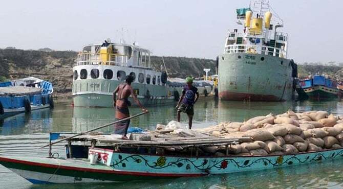 ফরিদপুর সি এন্ড বি ঘাট বন্দরে ডুবোচরে নাব্যতা সংকট চরমে