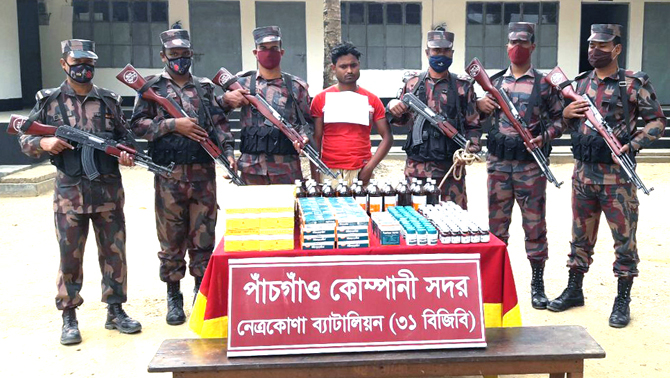 নেত্রকোনার সীমান্ত এলাকায় বিজিবি অভিযান ভারতীয় ঔষধসহ এক ব্যাক্তিকে আটক