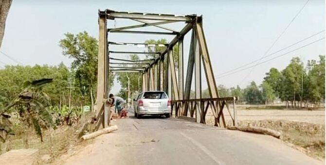 ক্ষতিগ্রস্ত সেই বেইলি সেতু দিয়ে যান চলাচল শুরু