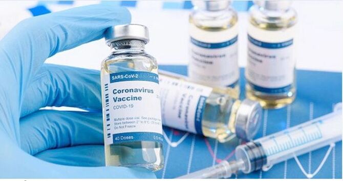 বিএসএমএমইউতে টিকা নিলেন সুপ্রিম কোর্টের তিন বিচারপতি