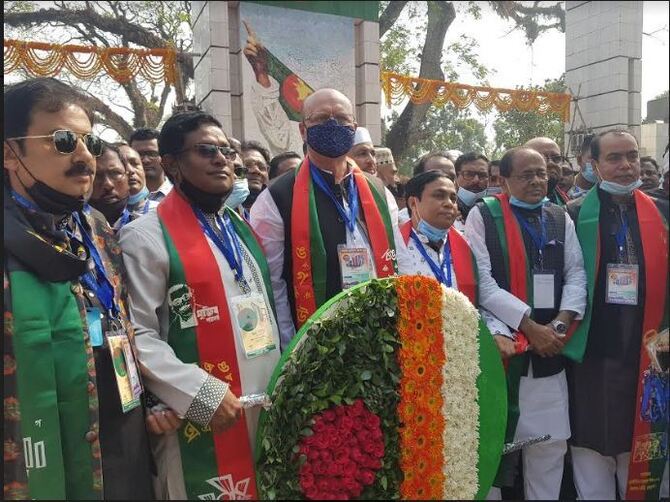 বেনাপোল নোম্যান্সল্যান্ডে দুই বাংলার হাজার হাজার ভাষাপ্রেমীদের মিলন মেলা