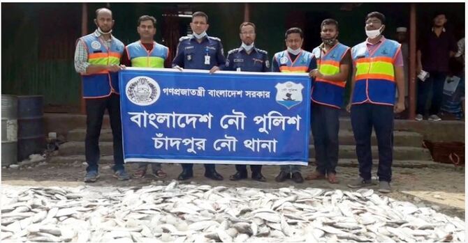 মেঘনা থেকে সাড়ে ৮৭ মণ জাটকাসহ আটক ২