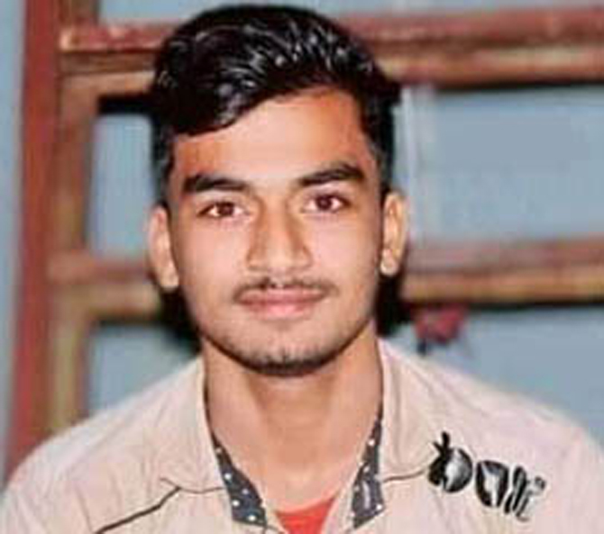 যশোরে মোটরসাইকেল ছিনতাইকারী সন্দেহে কলেজছাত্রকে পিটিয়ে হত্যা : আটক ১