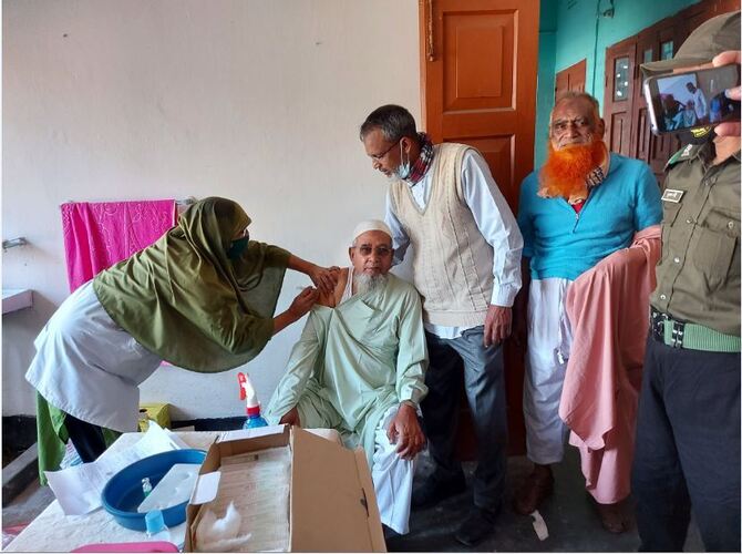 গোদাগাড়ীতে বৃহস্পতিবার পর্যন্ত কোভিড ১৯ টিকা নিয়েছেন ১৩ শ ৫১ জন