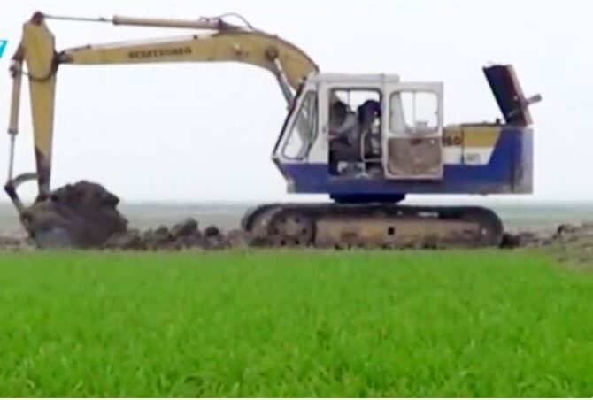 ব্রাহ্মণবাড়িয়ায় ফসলি জমির মাটি কেটে চলছে ইটভাটা