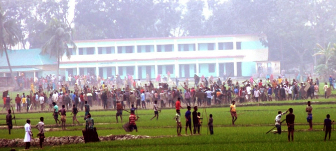 নেত্রকোনা মদনে দুই গ্রামবাসীর মাঝে সংঘর্ষ