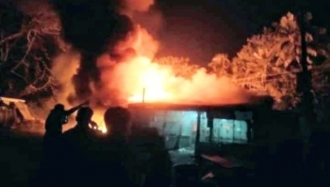 বোয়ালখালীতে আগুনে পুড়েছে ২ দোকান