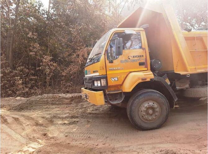 মির্জাপুরে নদীরপার কেটে মাটি বিক্রি দুই লাখ টাকা জরিমানা