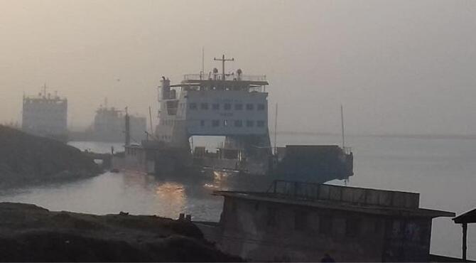 পাটুরিয়া-দৌলতদিয়া নৌরুটে ফেরি চলাচল স্বাভাবিক