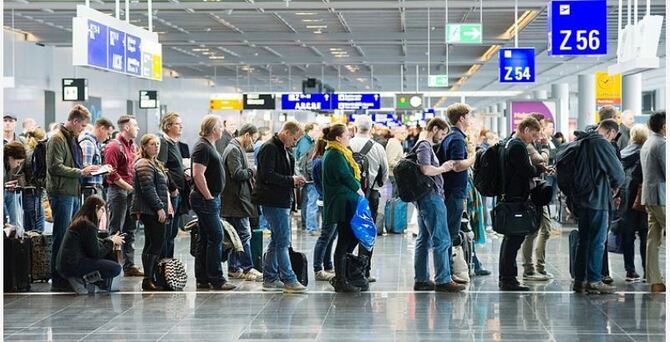 কানাডায় করোনার নতুন ধরন ঠেকাতে কঠোর পদক্ষেপ