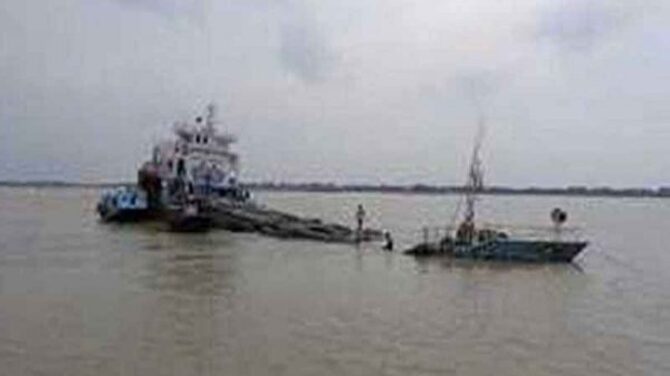 পশুর চ্যানেলে কার্গোডুবি, সবাই জীবিত উদ্ধার