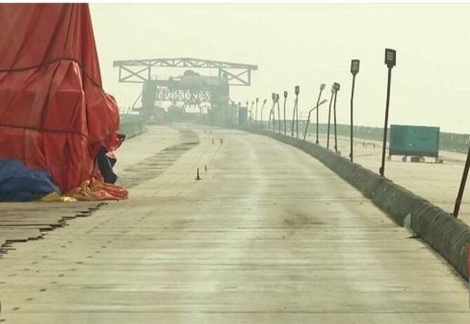 আরো এক বছর বাড়ল পদ্মা সেতু প্রকল্পের কাজ