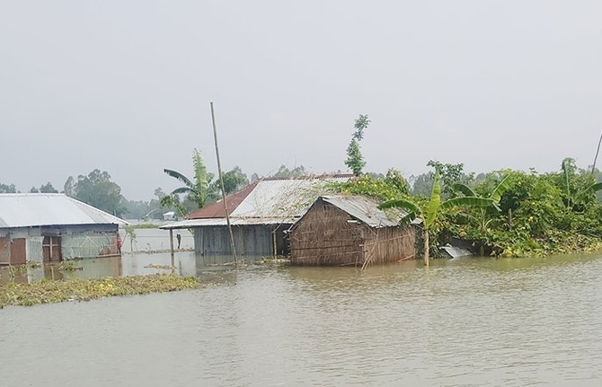 কুড়িগ্রামে পানি বাড়ছে, ২৫ স্পটে ভাঙনের শঙ্কা