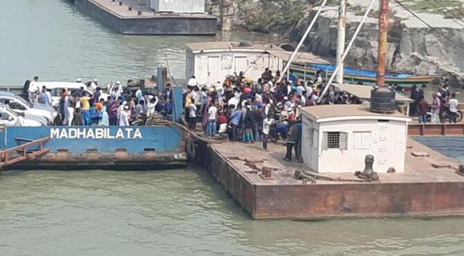 পাটুরিয়া-দৌলতদিয়ায় রুটে ঢাকামুখী মানুষের ভিড়