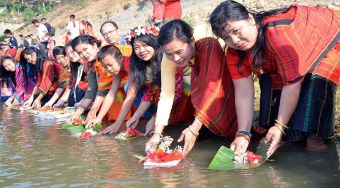 পানিতে ফুল ভাসিয়ে শুরু বৈসাবি উৎসব