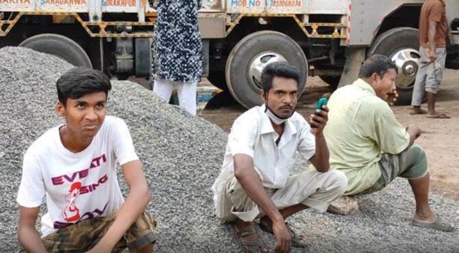 স্বাস্থ্যবিধি মানার বালাই নেই হিলিবন্দরে, আছে নানা অজুহাত