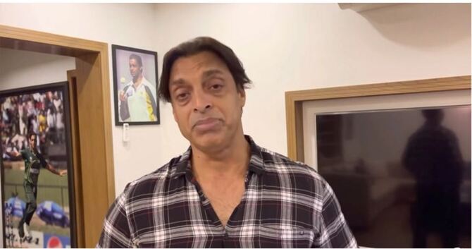 ১৩ রান না দিয়ে পাকিস্তানের জয় কেড়ে নেয়া হয়েছে : শোয়েব