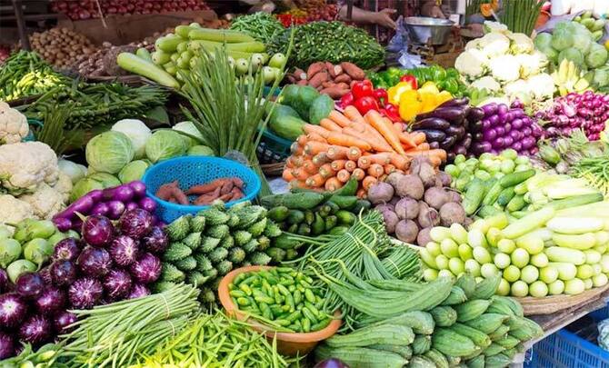 রমজানের শুরুতে হিলিতে সবজীর দাম বেড়েছে দ্বিগুণ