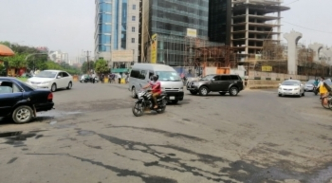 বেড়েছে যানবাহনের চাপ, মোড়ে মোড়ে পুলিশের কড়া চেকপোস্ট