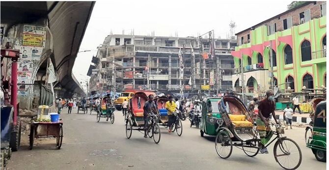 গুলিস্তান-যাত্রাবাড়ীর সড়কে রিকশা-সিএনজির আধিপত্য