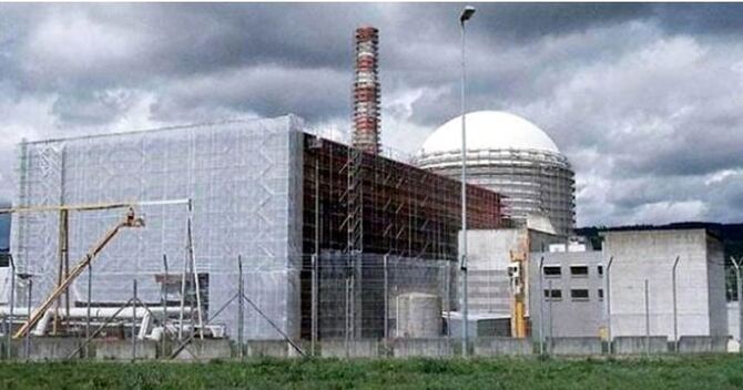 ইসরায়েলে পরমাণু স্থাপনার কাছে ক্ষেপণাস্ত্র হামলা