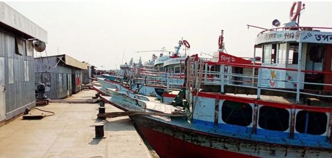 লঞ্চ বন্ধ রোজগারও বন্ধ