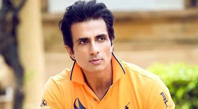 সিনেমায় কাজের চেয়ে রোগীর সেবায় বেশি তৃপ্তি: সোনু সুদ