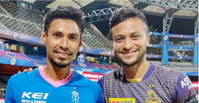 আইপিএলে সাকিবের দেখা পেয়ে উচ্ছ্বসিত মোস্তাফিজ