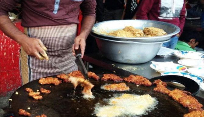 ১৩ ঘণ্টা খোলা খাবারের দোকান