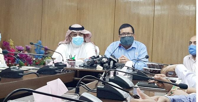 ৪০ টন খেজুর দিল সৌদি আরব