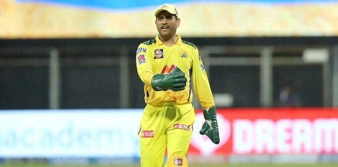 আইপিএলের প্রথম ম্যাচেই ধোনির জরিমানা