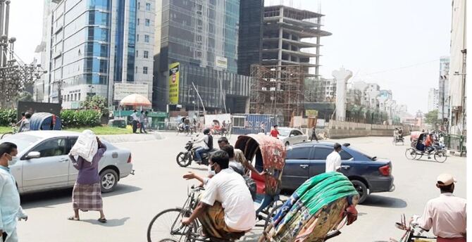 সড়কে বেড়েছে ব্যক্তিগত গাড়ি-রিকশা, নেই চেকপোস্ট