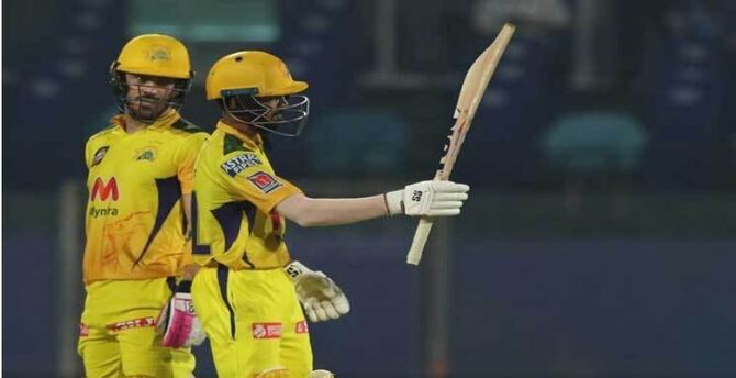 টানা পঞ্চম জয়ে পয়েন্ট তালিকার শীর্ষে ধোনির চেন্নাই