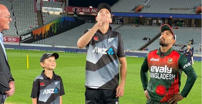 টস জিতলেন লিটন, ১০ ওভারের ম্যাচে ফিল্ডিংয়ে বাংলাদেশ